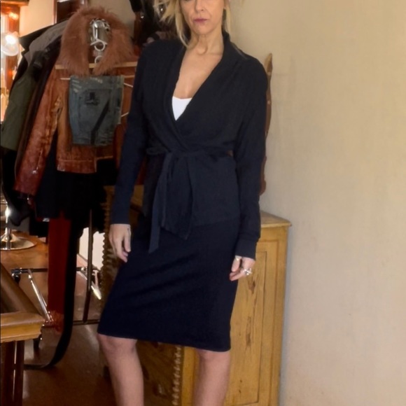 Navy Blue Pencil Skirt - Picture 7 of 11